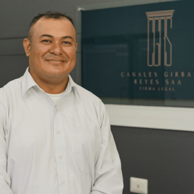 Conserje Luis Trujillo Bufete Canales Girbal Reyes SAA